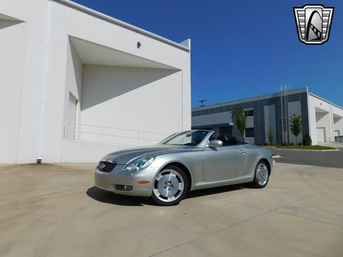 Used 2003 Lexus SC 430 Convertible image 2