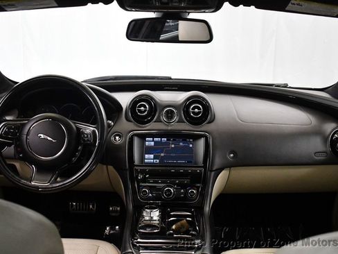 Used 2015 Jaguar XJ image 31