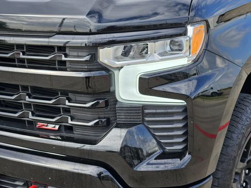 Used 2024 Chevrolet Silverado 1500 LT Trail Boss w/ Convenience Package II AWD/4WD image 10