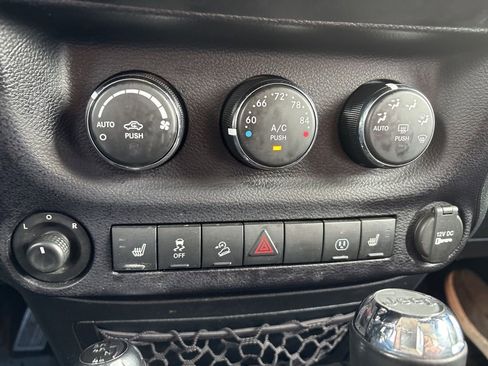 Used 2016 Jeep Wrangler Unlimited Rubicon image 18