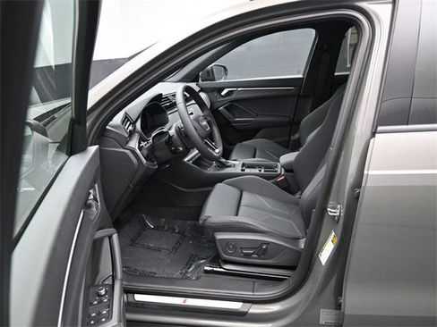 New 2025 Audi Q3 2.0T Premium image 9