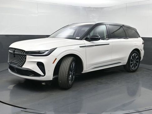 Used 2024 Lincoln Nautilus Reserve w/ Equipment Group 202A AWD/4WD image 5