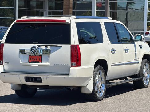 Used 2011 Cadillac Escalade ESV Premium AWD/4WD image 5