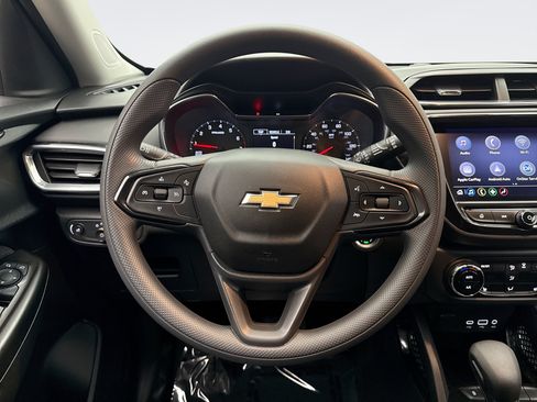 Used 2023 Chevrolet TrailBlazer LT w/ Convenience Package FWD image 12