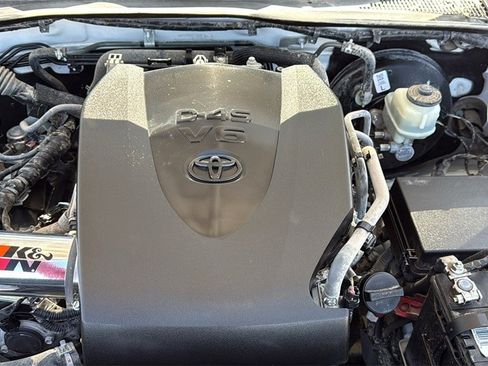 Used 2018 Toyota Tacoma SR5 image 28