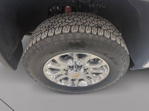 Used 2025 Chevrolet Silverado 2500 LTZ w/ LTZ Plus Package image 10