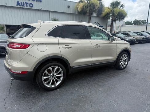 Used 2017 Lincoln MKC Select w/ Select Plus Package FWD image 3