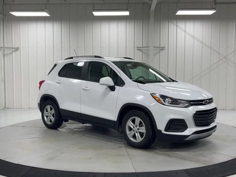 Used 2021 Chevrolet Trax LT FWD image 2