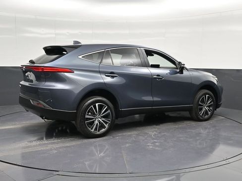 Used 2023 Toyota Venza LE AWD/4WD image 3