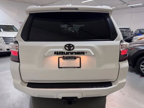 Used 2016 Toyota 4Runner SR5 AWD/4WD image 4