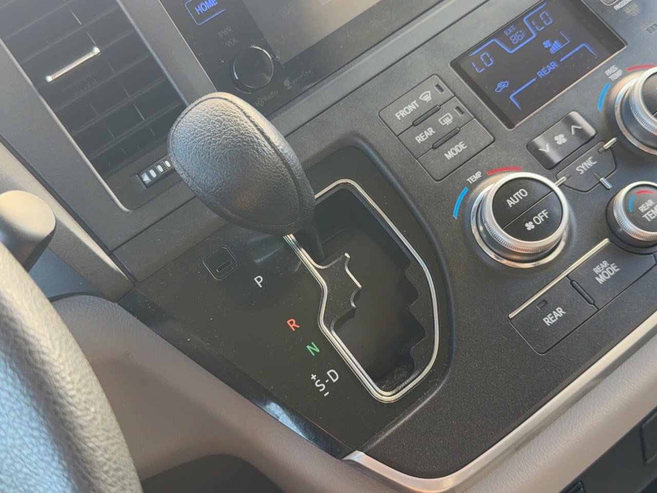 Used 2015 Toyota Sienna LE FWD image 21