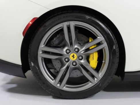 Used 2019 Ferrari Portofino image 25