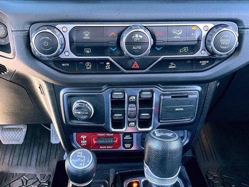Used 2024 Jeep Wrangler Unlimited Rubicon AWD/4WD image 31