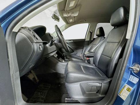 Used 2018 Volkswagen Tiguan Limited w/ Premium Package image 17