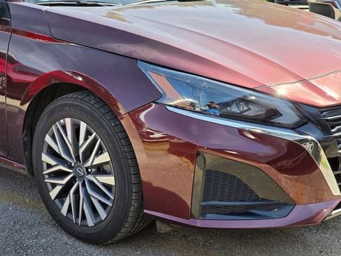 Used 2025 Nissan Altima 2.5 SV FWD image 8