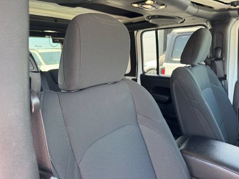 Used 2021 Jeep Wrangler Unlimited Sport AWD/4WD image 3