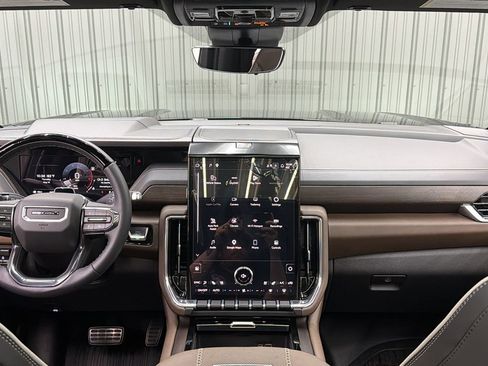 Used 2026 GMC Yukon Denali Ultimate AWD/4WD image 34