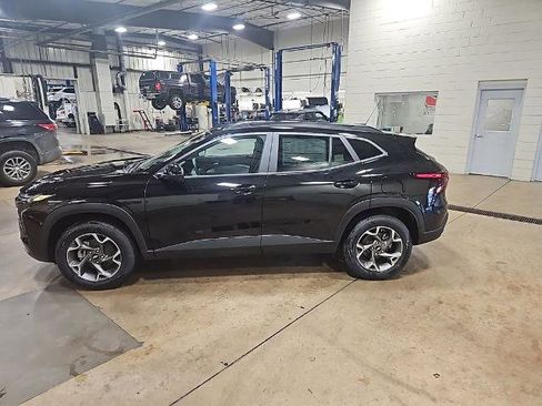 New 2026 Chevrolet Trax LT w/ Driver Confidence Package FWD image 3