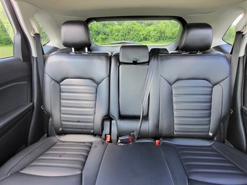 Used 2019 Ford Edge SEL w/ Equipment Group 201A FWD image 12