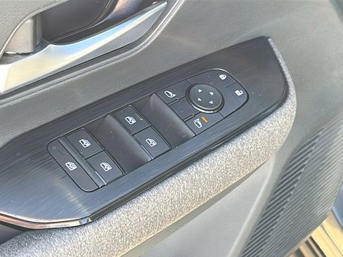 Used 2025 Nissan Kicks SV image 12