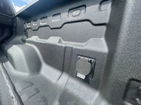 Used 2025 GMC Canyon Elevation w/ Convenience Package RWD image 12