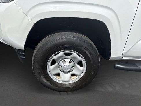 Used 2020 Toyota Tacoma SR AWD/4WD image 12