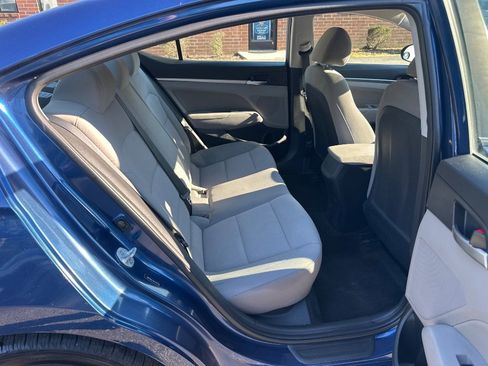 Used 2019 Hyundai Elantra SEL image 19