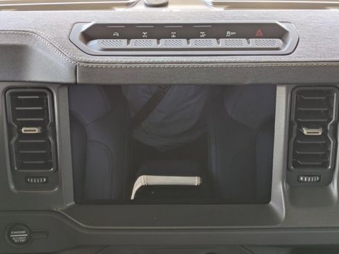 New 2025 Ford Bronco Badlands image 19