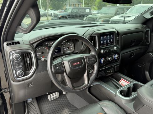 Used 2022 GMC Sierra 1500 AT4 w/ AT4 Preferred Package AWD/4WD image 11
