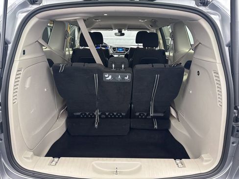 Used 2020 Chrysler Pacifica Touring image 15