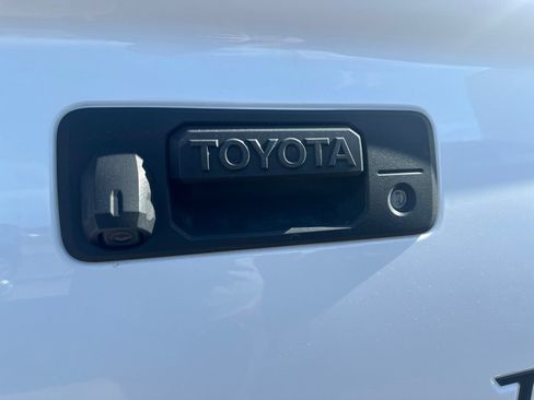 Used 2020 Toyota Tundra SR5 w/ SR5 Upgrade Package AWD/4WD image 6