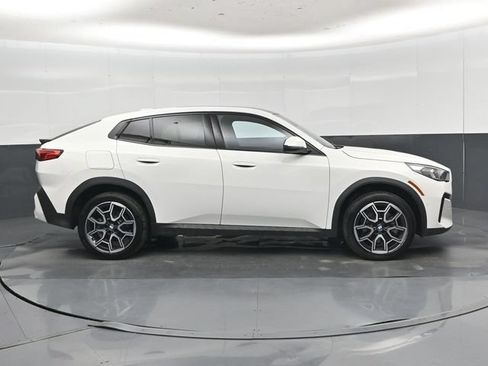 Used 2026 BMW X2 xDrive28i AWD/4WD image 2