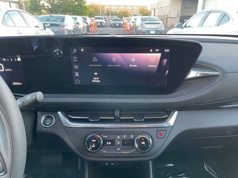 Used 2025 Buick Envista Preferred image 18