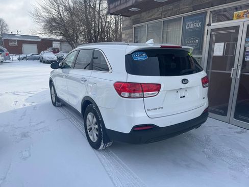 Used 2016 Kia Sorento LX w/ LX Convenience Package image 4