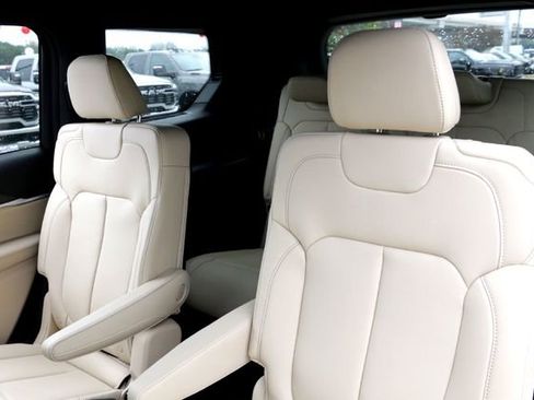 New 2025 Jeep Grand Cherokee L Limited image 19