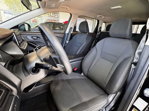 Used 2023 Nissan Rogue S image 18