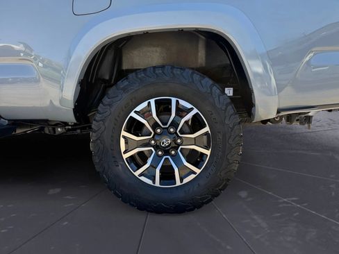 Used 2021 Toyota Tacoma TRD Sport w/ TRD Premium Sport Package AWD/4WD image 32