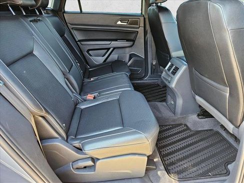 Used 2020 Volkswagen Atlas Cross Sport SE w/ Panoramic Sunroof Package FWD image 20