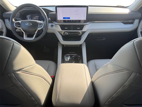 Used 2025 Ford Explorer Active w/ Active Comfort Package image 10