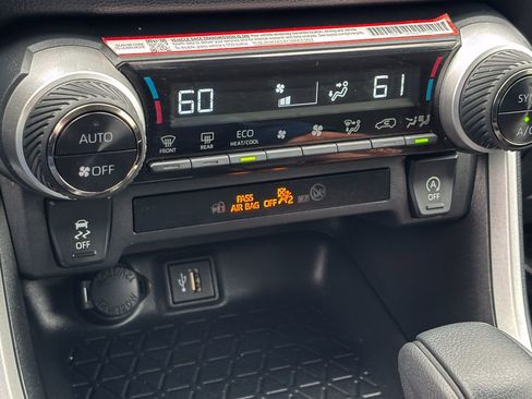 Used 2025 Toyota RAV4 XLE AWD/4WD image 24