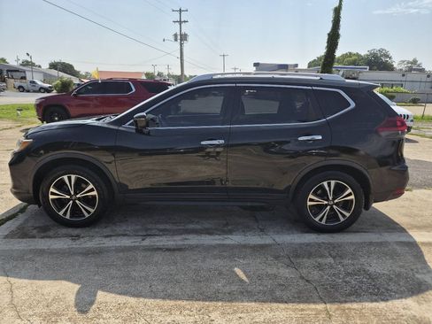 Used 2020 Nissan Rogue SV w/ Premium Package FWD image 2