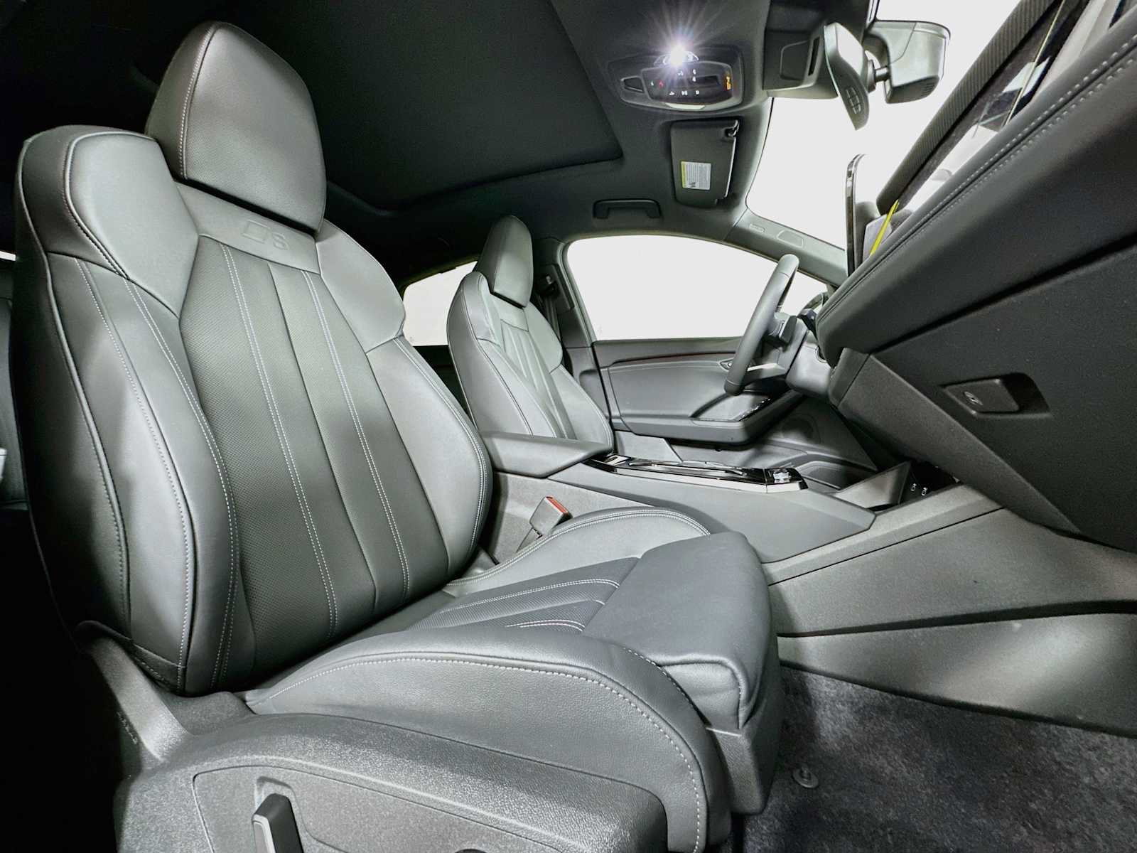 New 2027 Audi SQ6 e-tron Prestige AWD/4WD image 26