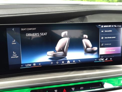 Used 2023 BMW 740i image 59