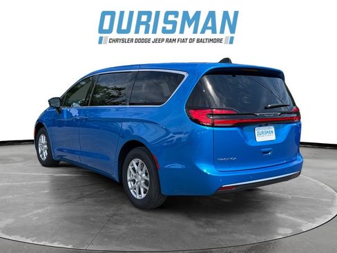 New 2027 Chrysler Pacifica Select w/ Family Tech Group FWD image 4
