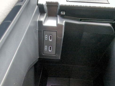 Certified 2026 Toyota Sienna XLE FWD image 38