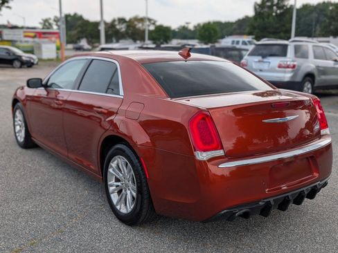Used 2021 Chrysler 300 Touring L RWD image 4