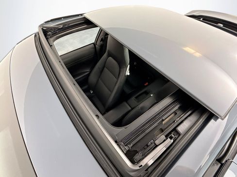 Used 2017 Porsche 911 Carrera RWD image 14