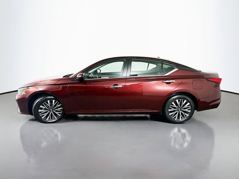 Used 2023 Nissan Altima 2.5 SV image 4