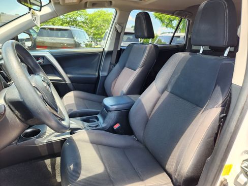 Used 2014 Toyota RAV4 XLE w/ Preferred Accessory Package AWD/4WD image 10
