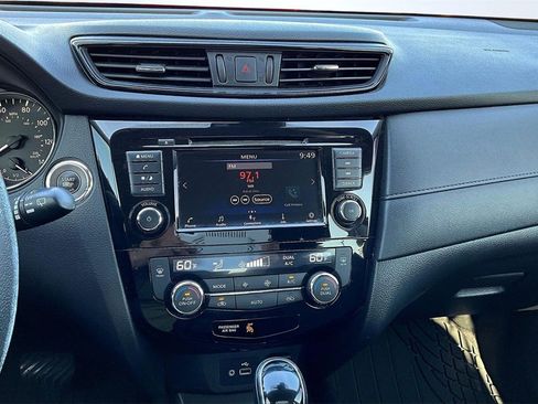 Used 2019 Nissan Rogue SV image 31